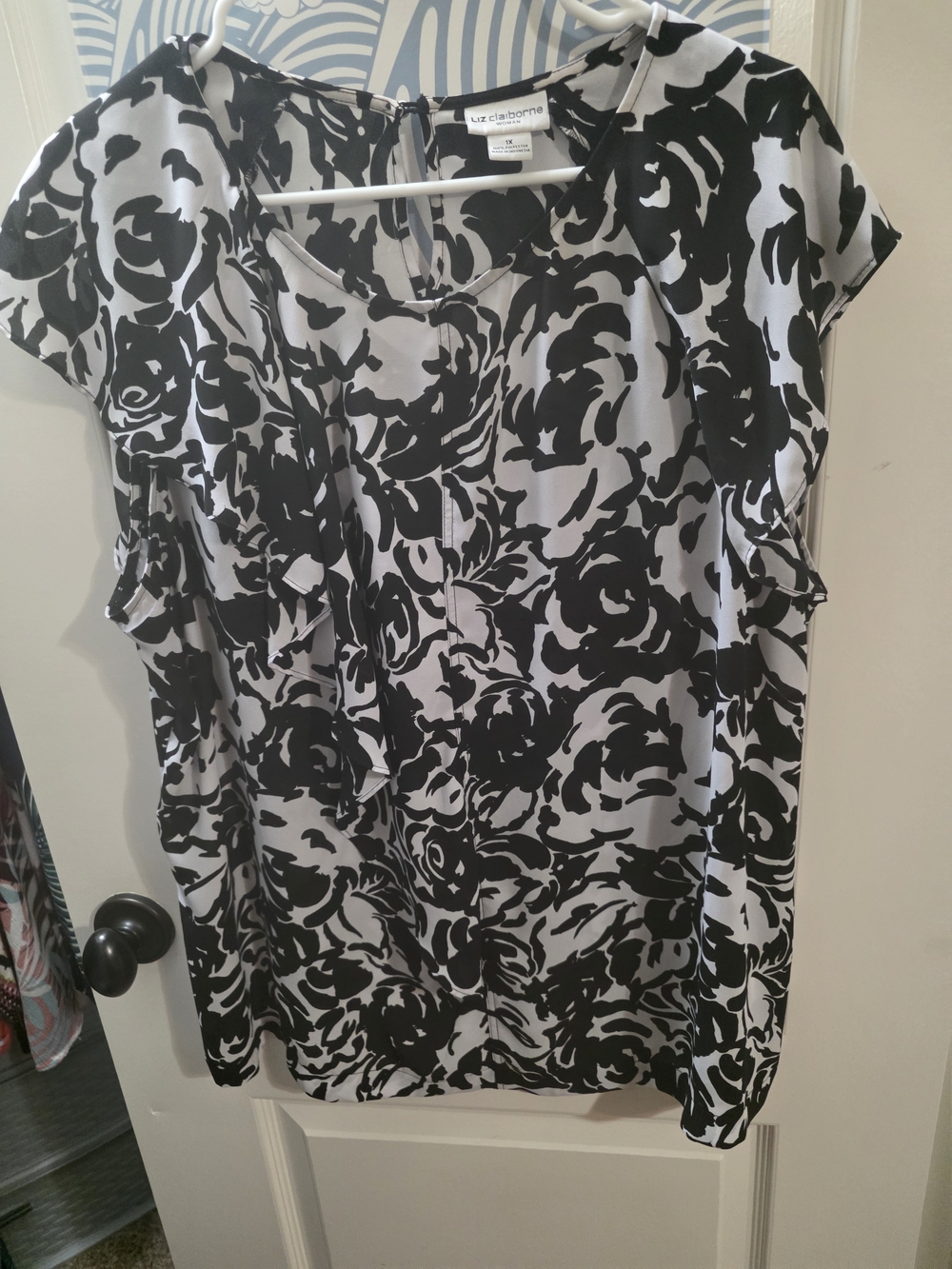 Liz Claiborne Black & White Floral Ruffle Cap-Sleeve Blouse